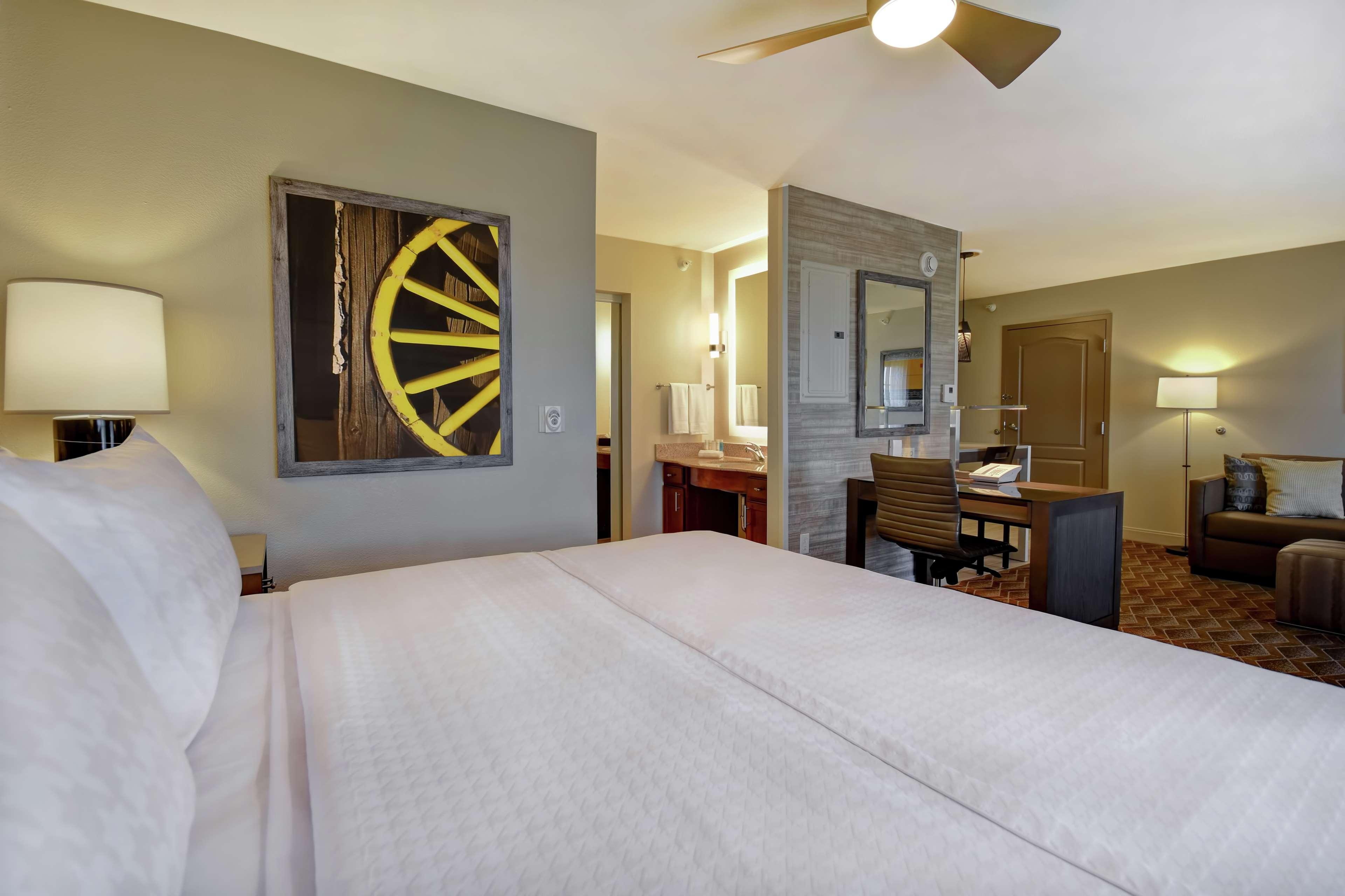 Homewood Suites By Hilton At The Waterfront Wichita Zewnętrze zdjęcie